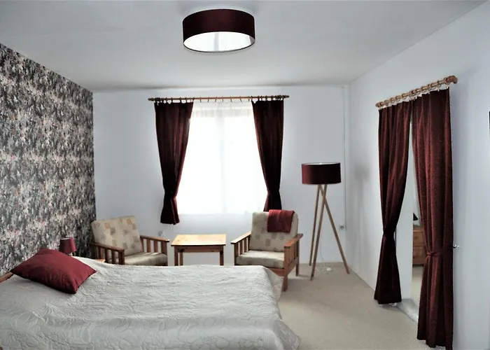 Folwark Goscino-dwor Bed & Breakfast *